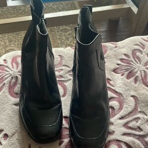 Black Women’s Clarks Ankle Bootie. Size 10M